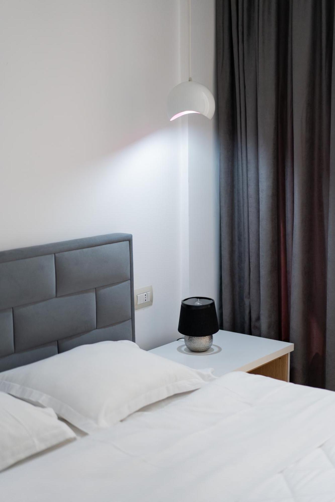 Cosy Urban Central Apartment Tirana Buitenkant foto